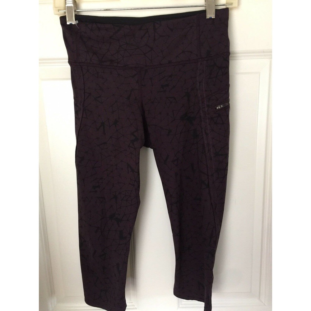 LULULEMON SIZE 4 PURPLE/BLACK CAPRI(18 INS.) leggn